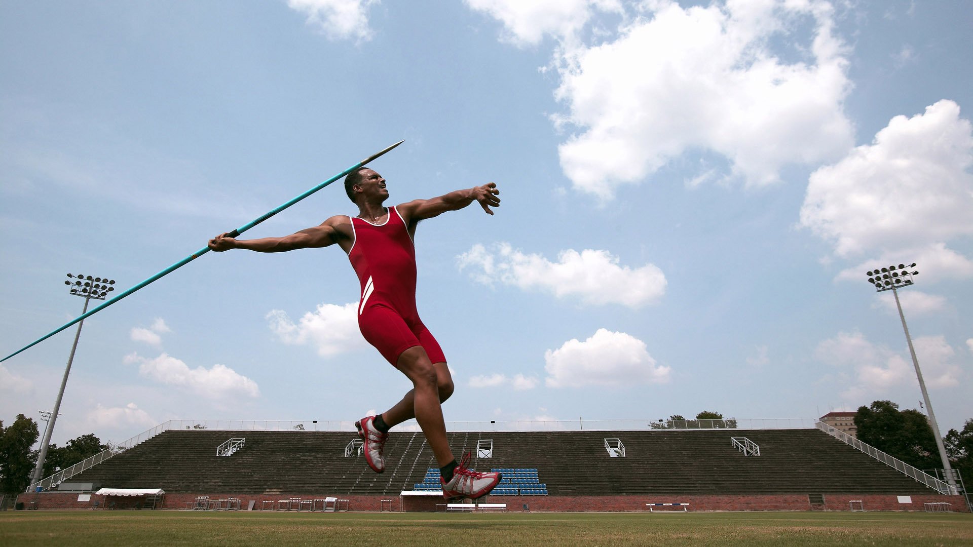 “马科斯·梅特罗的进攻火力和防守稳健,成就美洲狮队的全能之星”